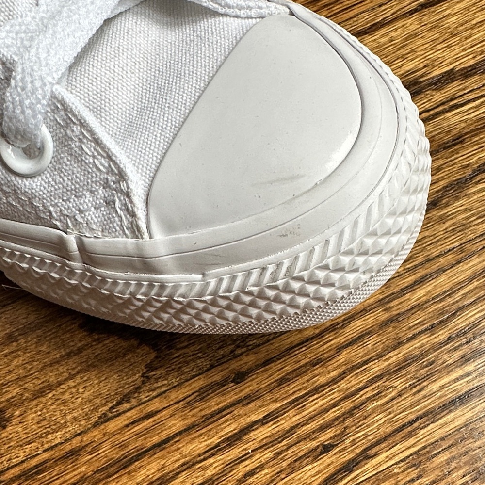 Classic White High-Top Canvas Sneakers - Picture 9 of 9